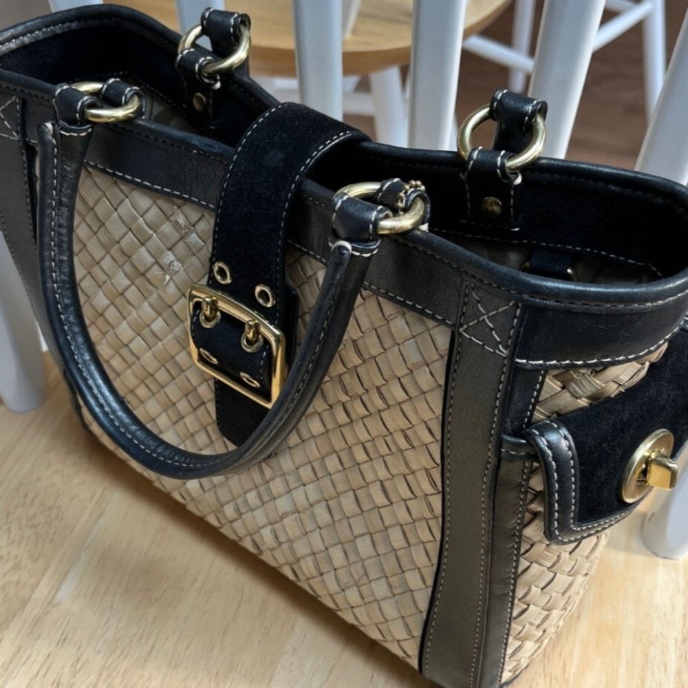 Coach Black and Tan Tote with Elegant Design (READ DESCRIPTION)